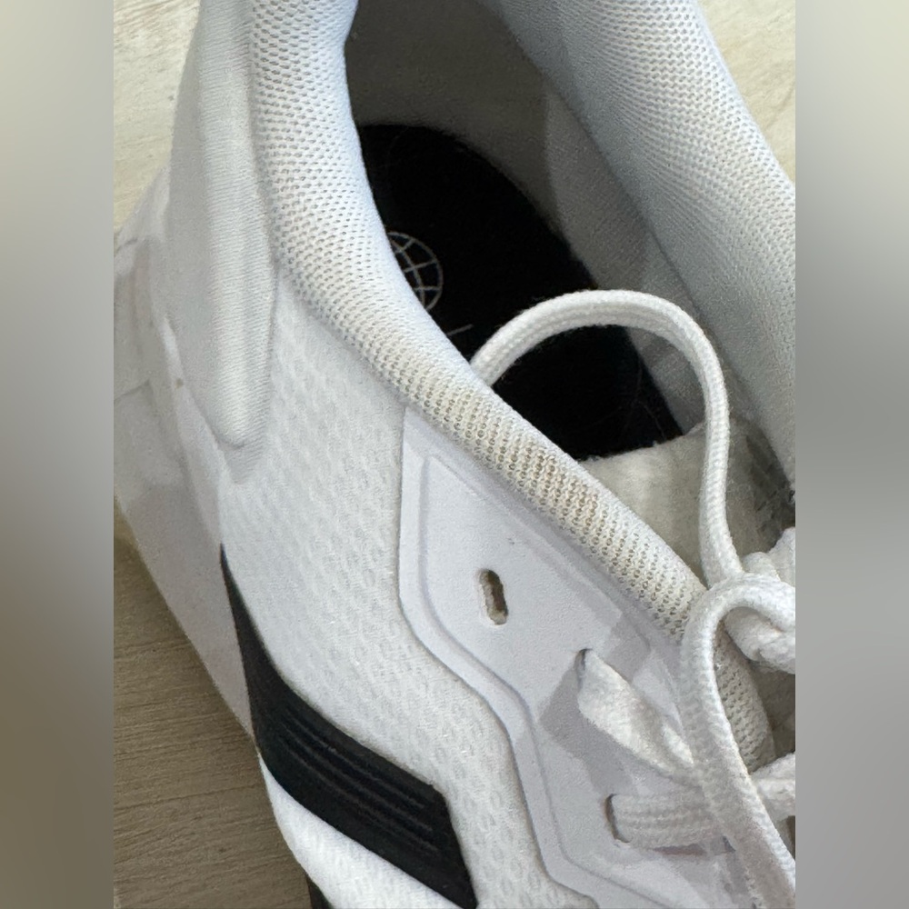 Men’s Adidas Tennis Shoes - Picture 7 of 9